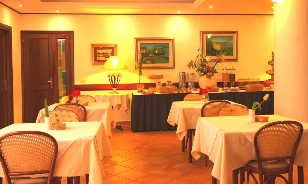 Hotel Moderno Olbia Exterior photo