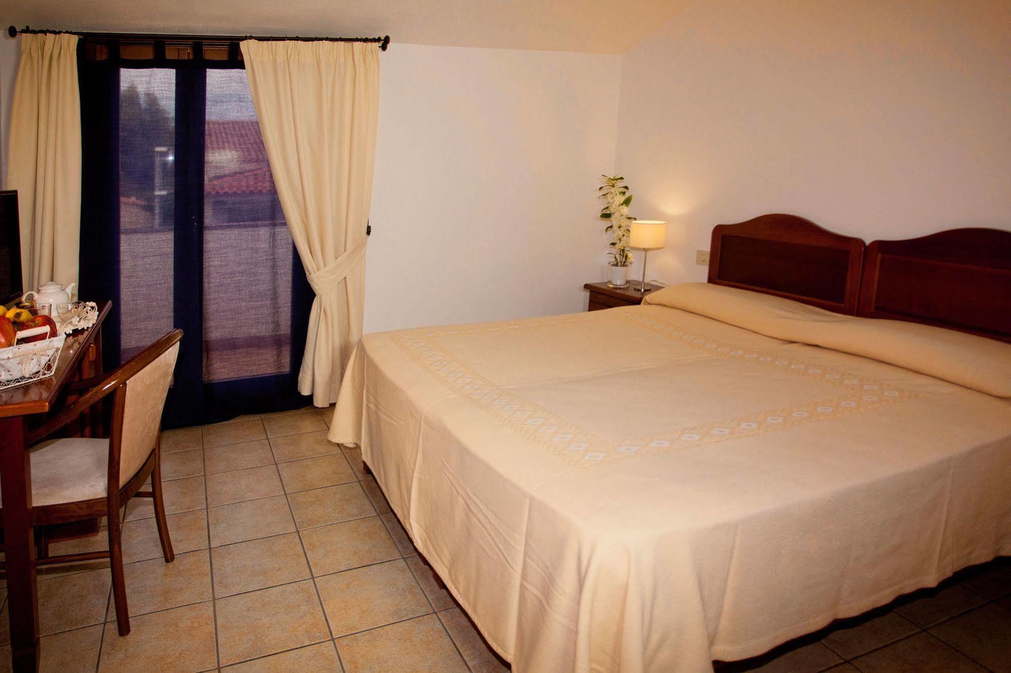 Hotel Moderno Olbia Exterior photo