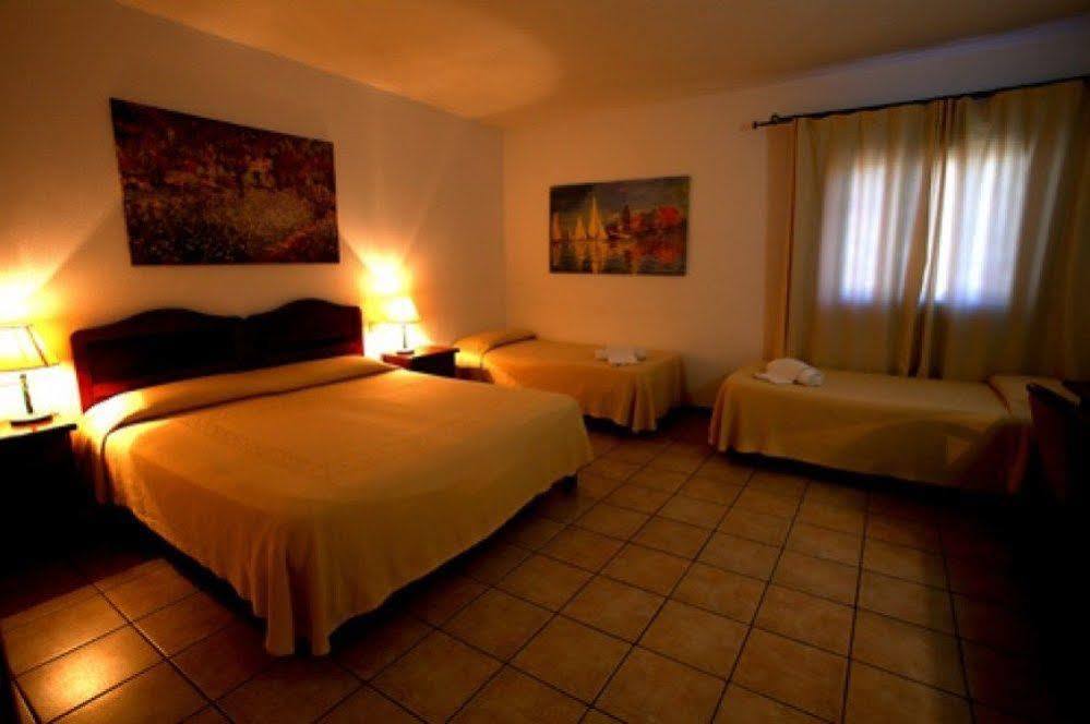 Hotel Moderno Olbia Exterior photo